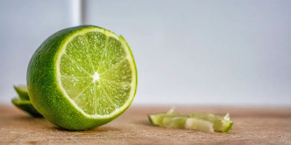 sliced lime